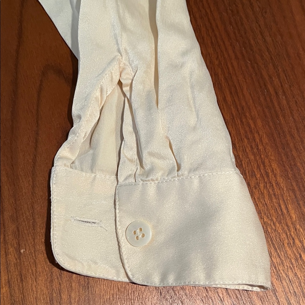 Dana Buchman Vintage 100% Silk Cream Blouse, Size 6 - Picture 13 of 14